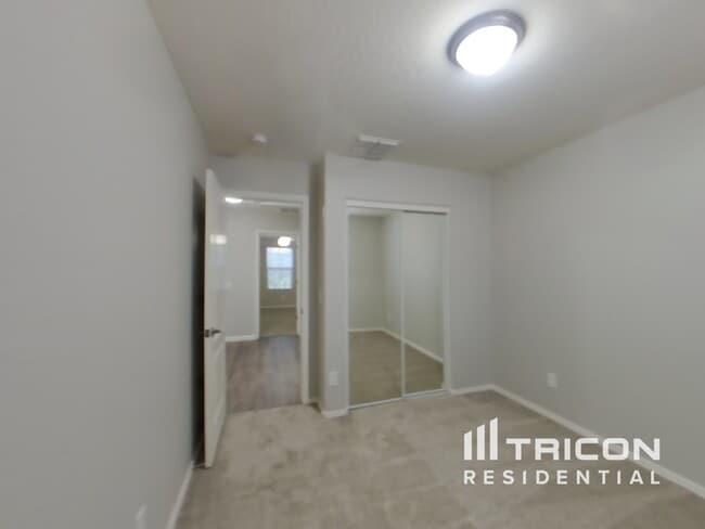 Building Photo - 4360 E Carla Vista Dr