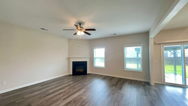 Building Photo - 156 Calming Crk Wy