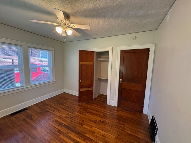 Building Photo - West AVL - Two Bedroom Bungalow Just off H...