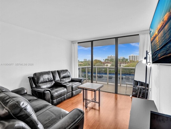 Building Photo - 3675 N Country Club Dr