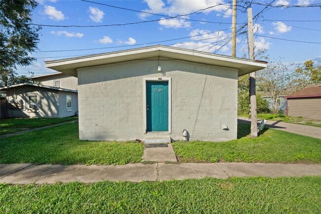 Building Photo - 806 3rd Ave N