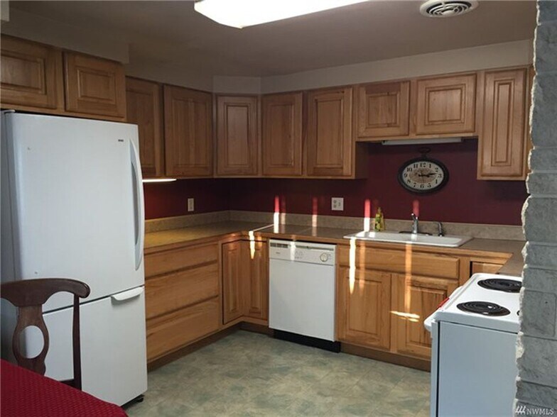 KITCHEN - 258 Knolls Vista Dr