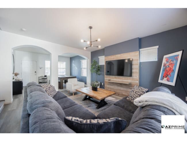 Building Photo - Your Perfect Phoenix 4/2.5 Home Awaits!