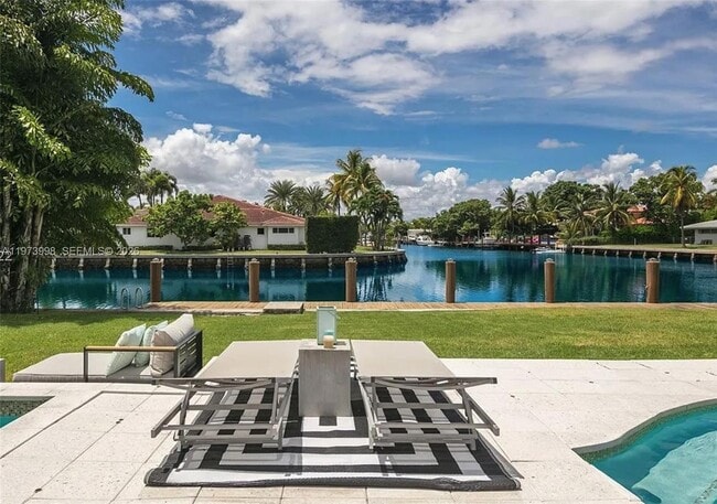 Building Photo - 524 Oleander Dr