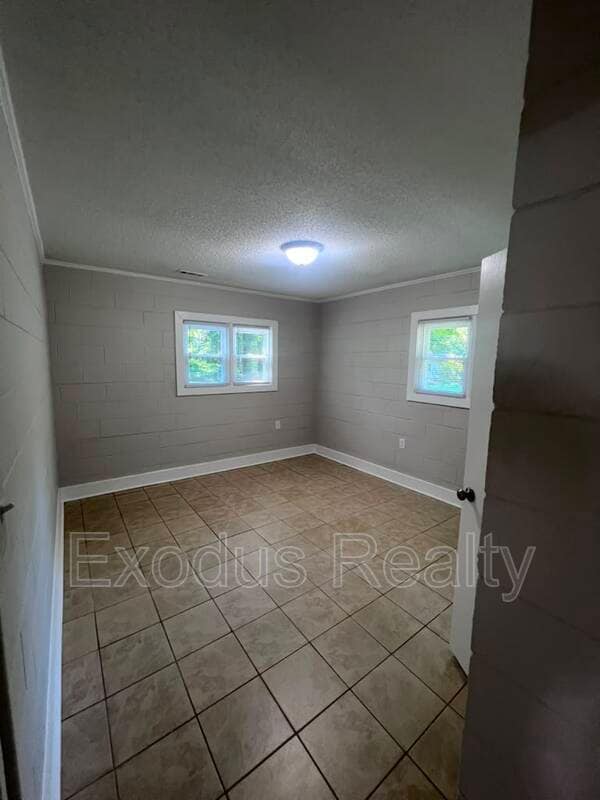 Building Photo - 506 Maple Ave