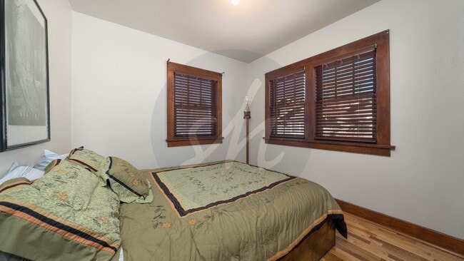 Building Photo - Historic Downtown Home