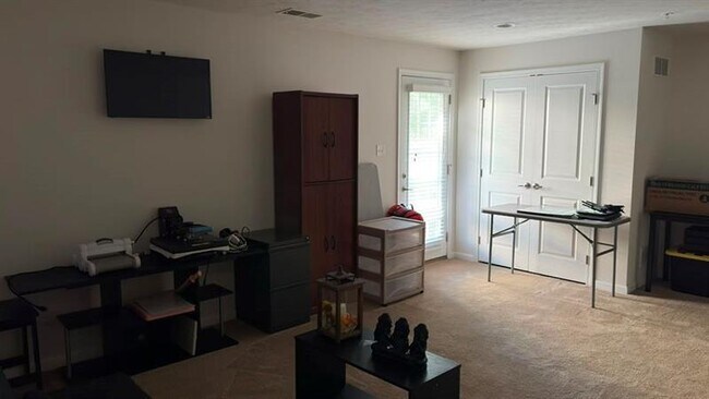 Building Photo - 2302 Pointe View Dr