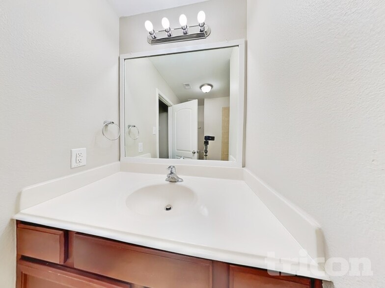 Building Photo - 329 Shoshone Ridge Dr