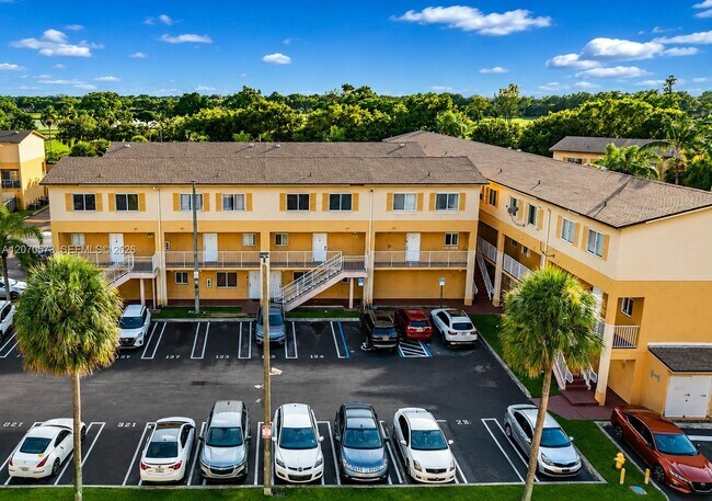 Building Photo - 6235 SW Kendale Lakes Cir