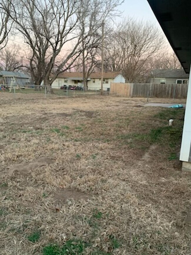 Building Photo - 2816 W 25th St N