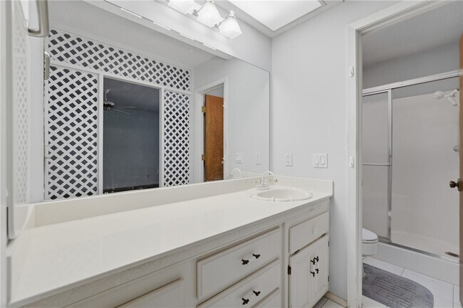 Building Photo - 6 Nottingham Cir