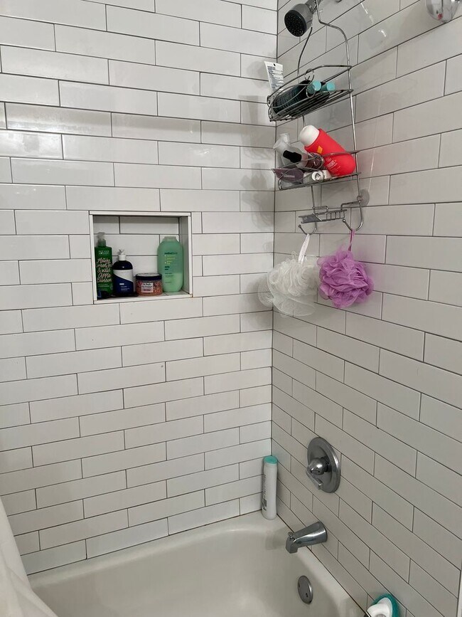 Building Photo - Awesome Urban Lofts Unit Available for Pre...