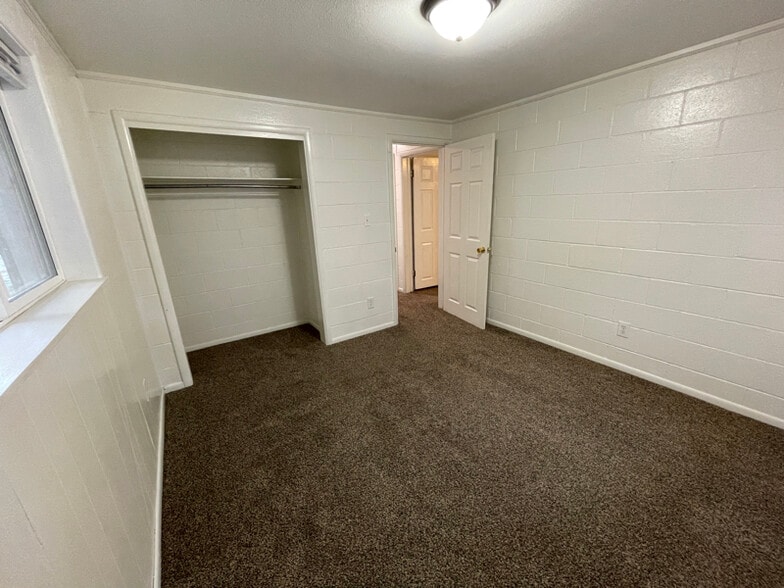 Building Photo - 1535 W 100 Rd S