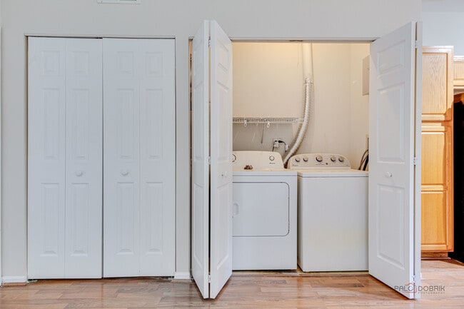 Building Photo - 45 S Oakhurst Dr