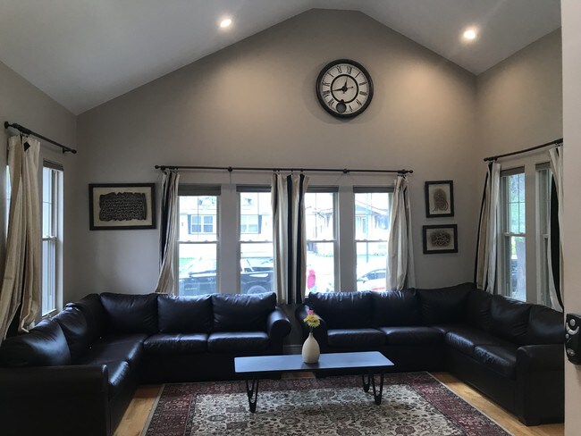 Living room - 4545 Lawndale Ave