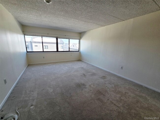 Building Photo - 142 Main St