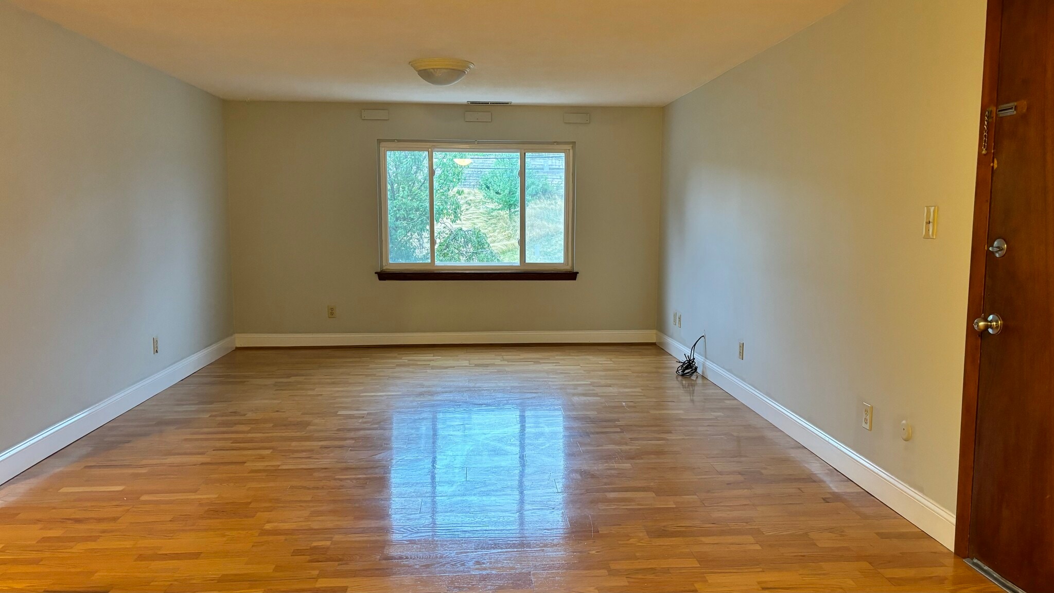 Building Photo - 586 Boston Post Rd E