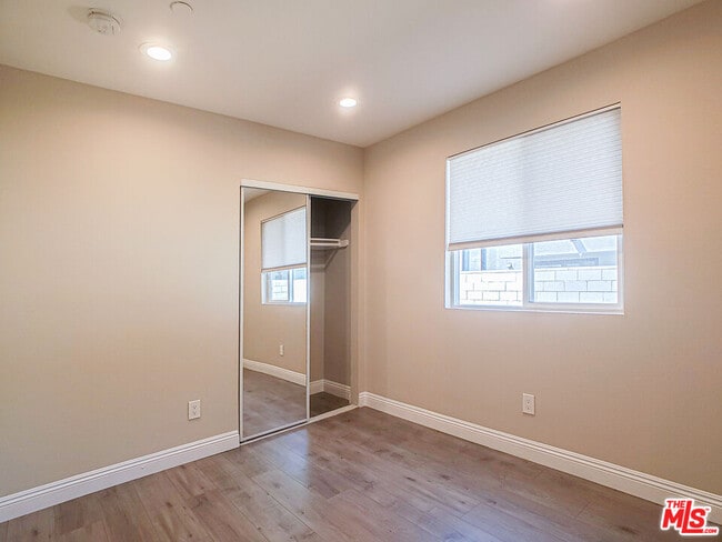 Building Photo - 965 N Wilton Pl