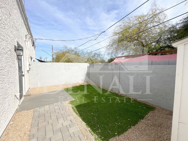 Building Photo - 423 S Terry Ln