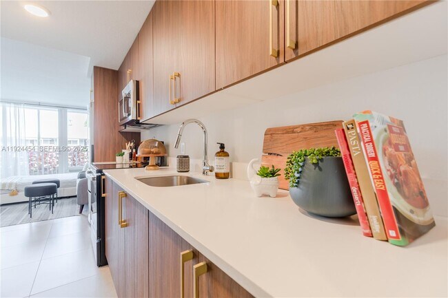 Building Photo - 1950 W 49th St