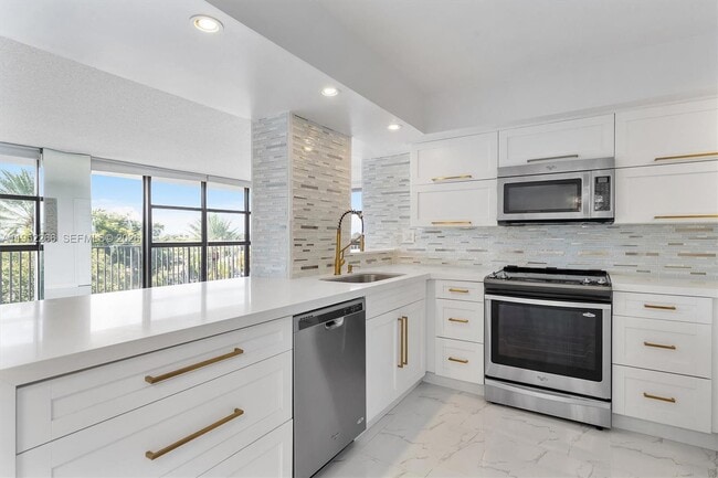 Building Photo - 600 Parkview Dr