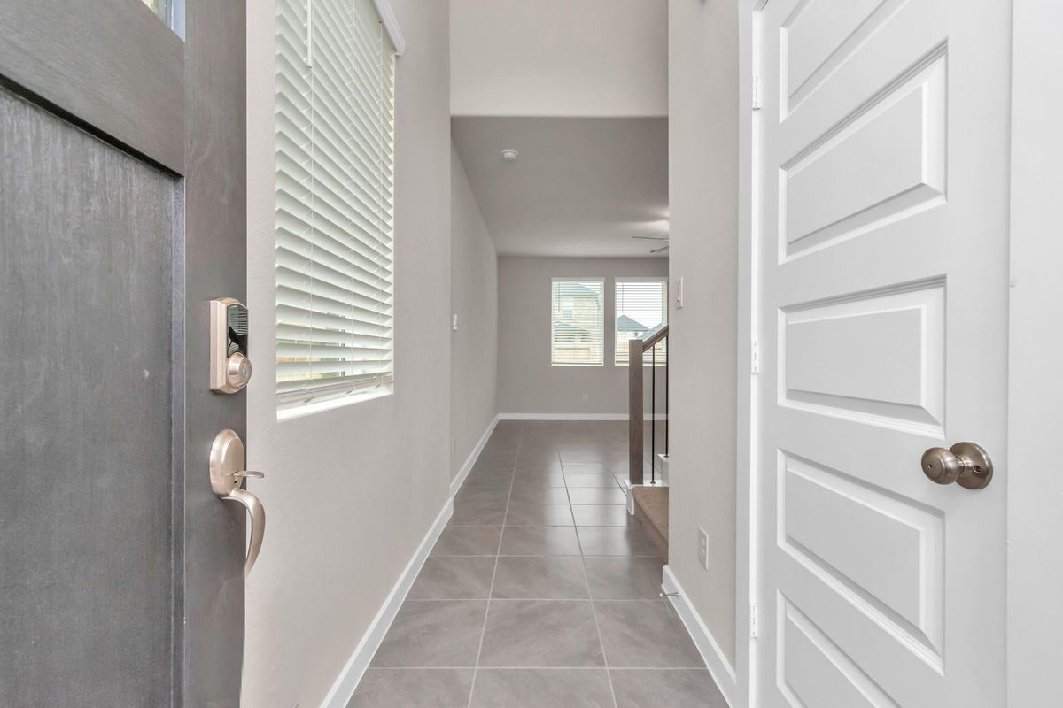 Building Photo - 17407 Bluemink Ln
