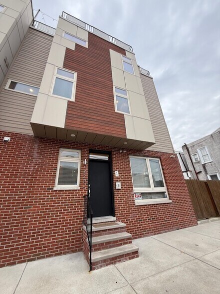 23rd Street Entrance - 2256 Dickinson St