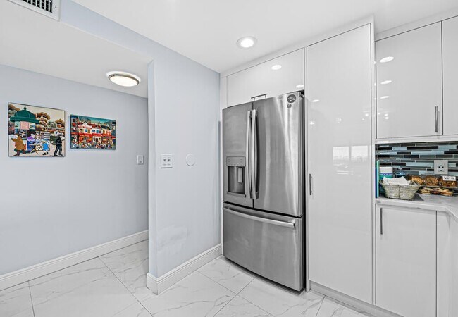 Building Photo - 3581 S Ocean Blvd