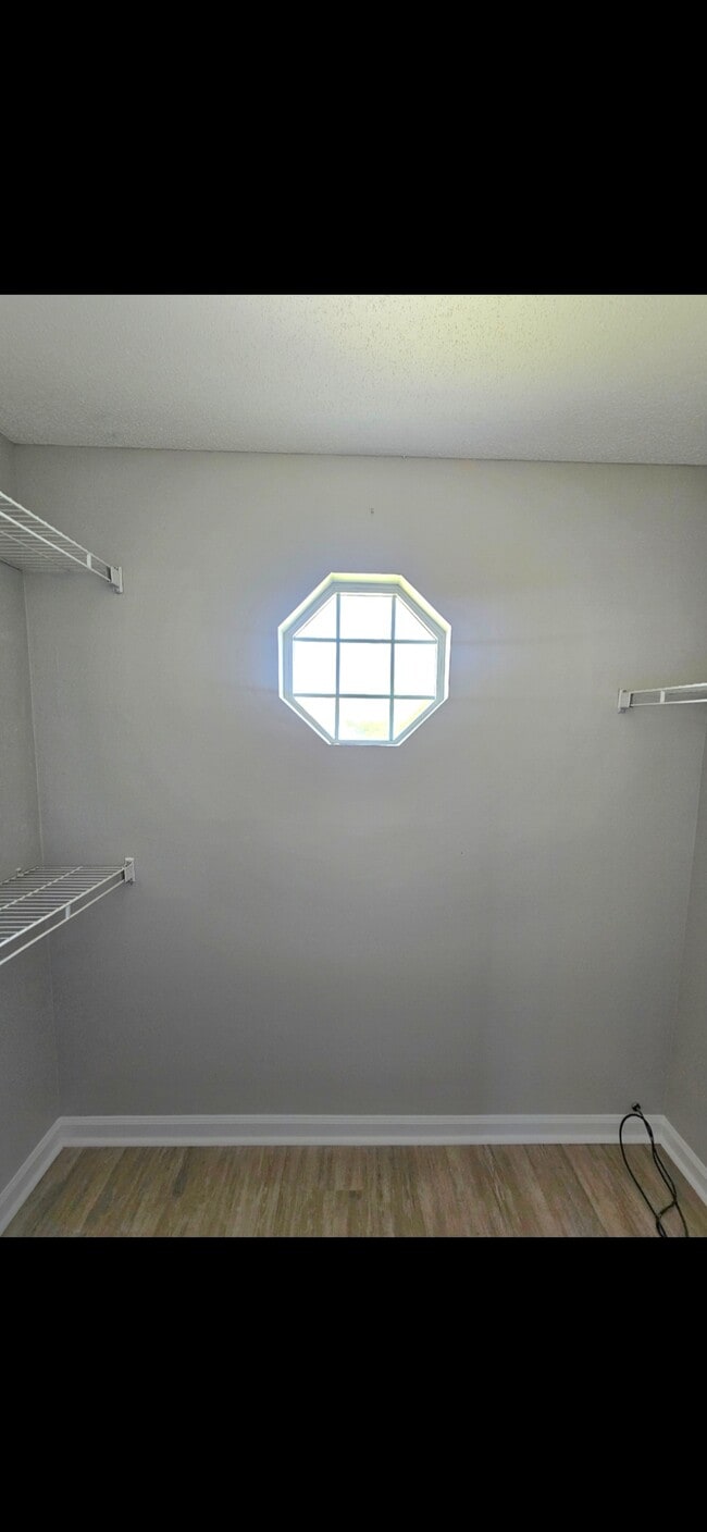 Building Photo - 112 W Oak Manor Ct