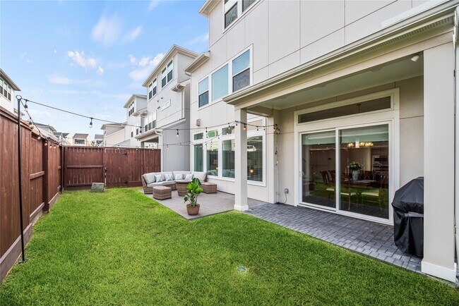 Building Photo - 3503 Kensington Gdns Ln