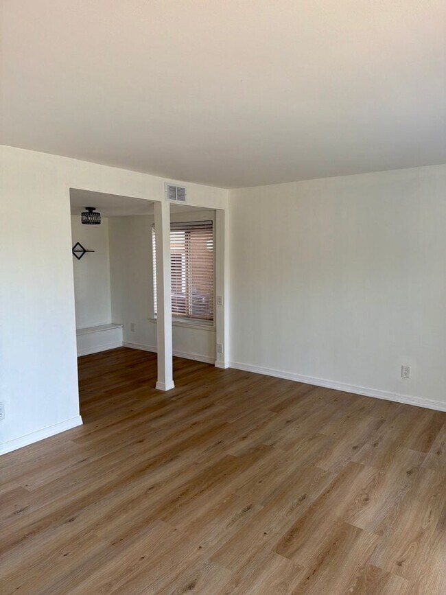 Building Photo - Welcome to Stones Throw!