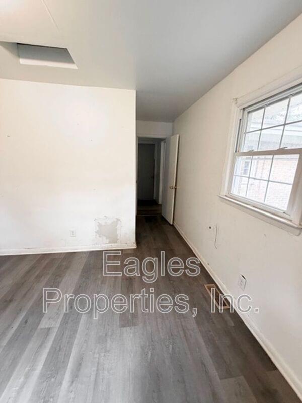Building Photo - 103 Brock St