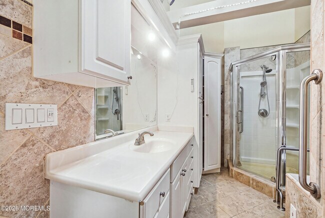 Building Photo - 470 Monmouth Pl