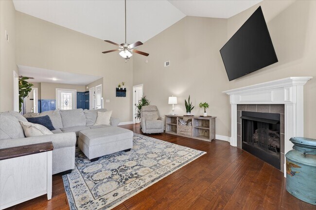 Building Photo - 1044 Charles Thomas Dr