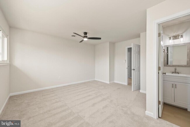 Building Photo - 2520 Linwood Ln