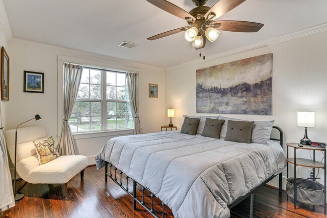 Building Photo - 5313 Palm Dr