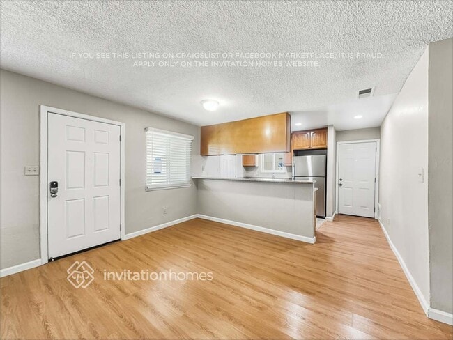 Building Photo - 1658 Ashwood Dr