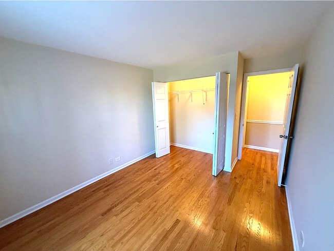 Building Photo - 2950 Northampton Dr