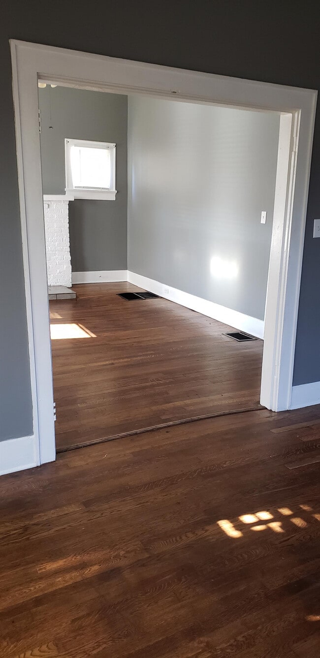 Building Photo - 2543 E 5th Ave