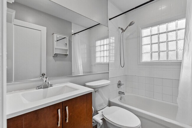 Building Photo - 3915 Linwood Ave