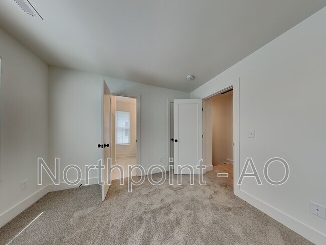 Building Photo - 513 Craven St