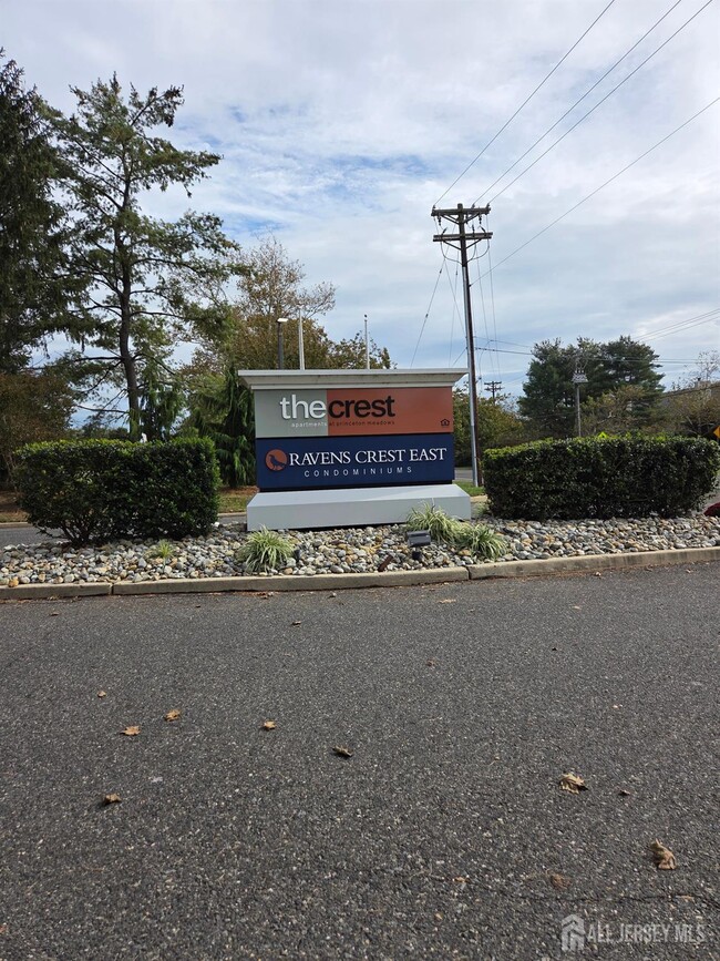 Building Photo - 5012 Ravens Crest Dr