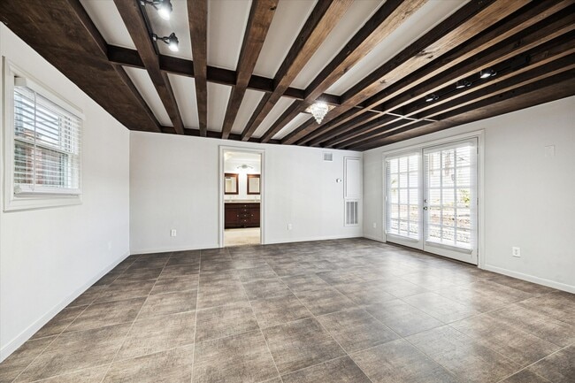 Building Photo - 2506 Avalon Pl