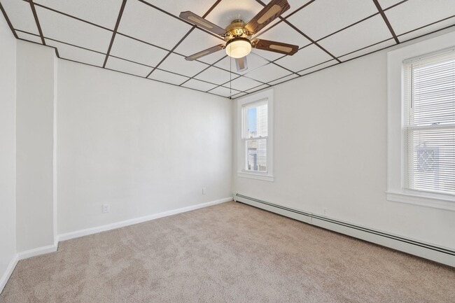 Building Photo - 153 Banta Ave