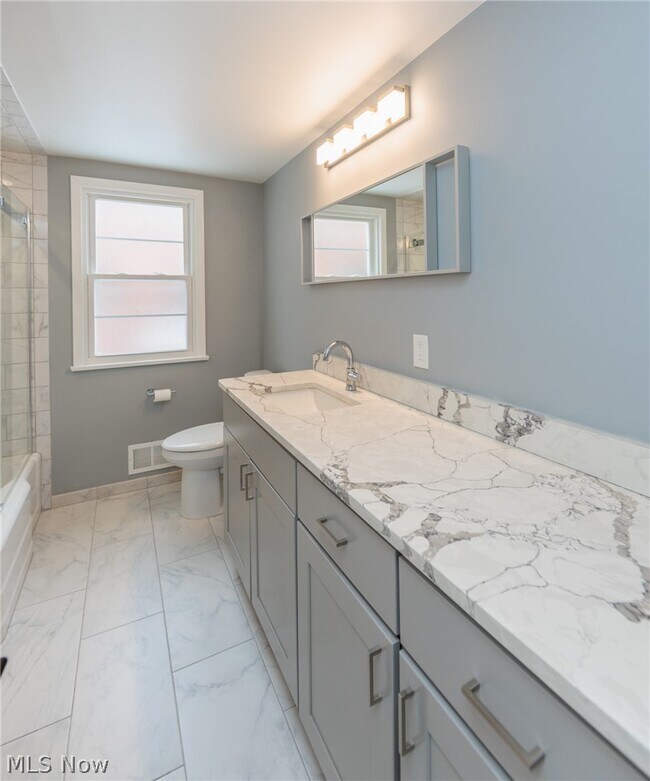 Building Photo - 2539 Warrensville Center Rd