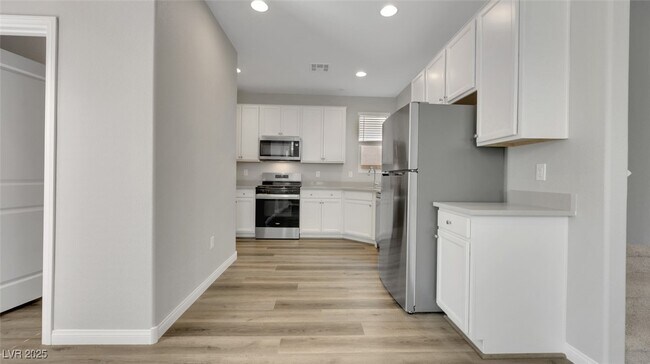 Building Photo - 404 Grand Toccata St