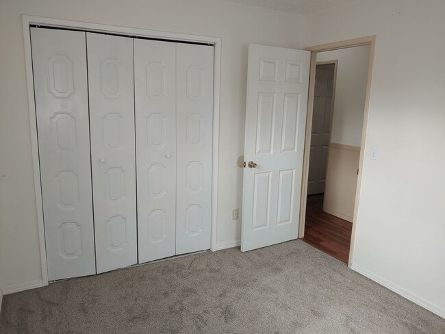 Building Photo - 4 Bedroom, 2 Bath Home Central Coeur d'Alene