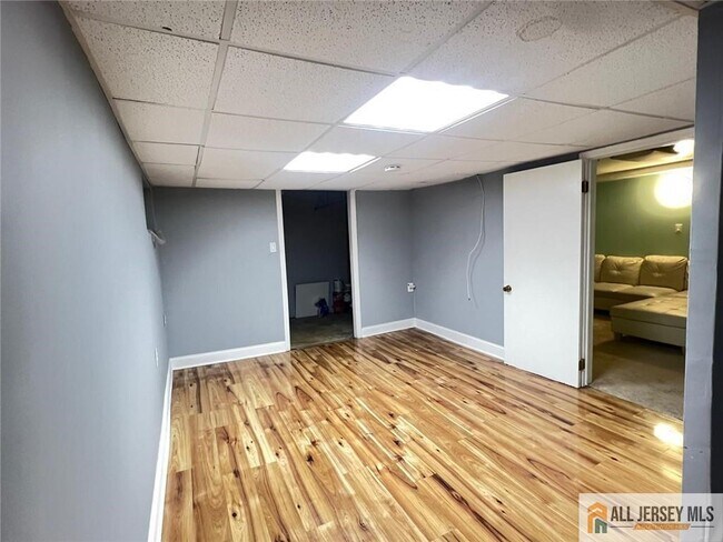 Building Photo - 406 Cranbury Rd