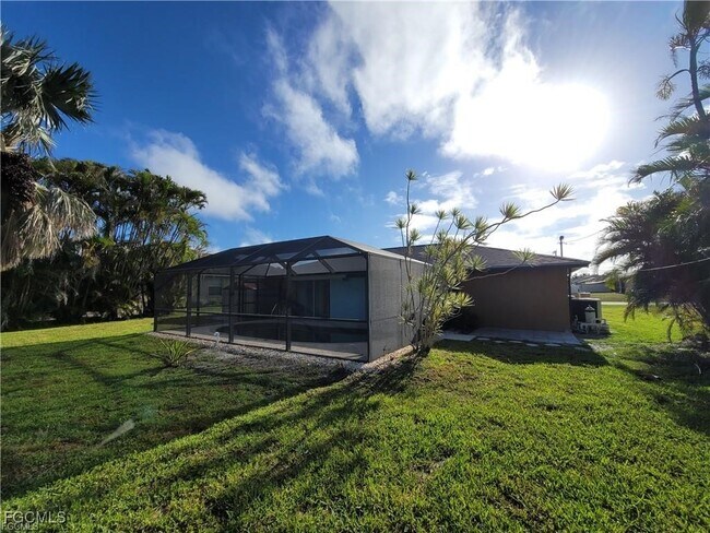 Building Photo - 4530 SW 7th Pl