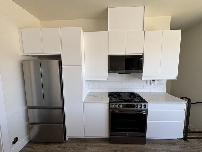 Building Photo - 2168 Balboa Ave